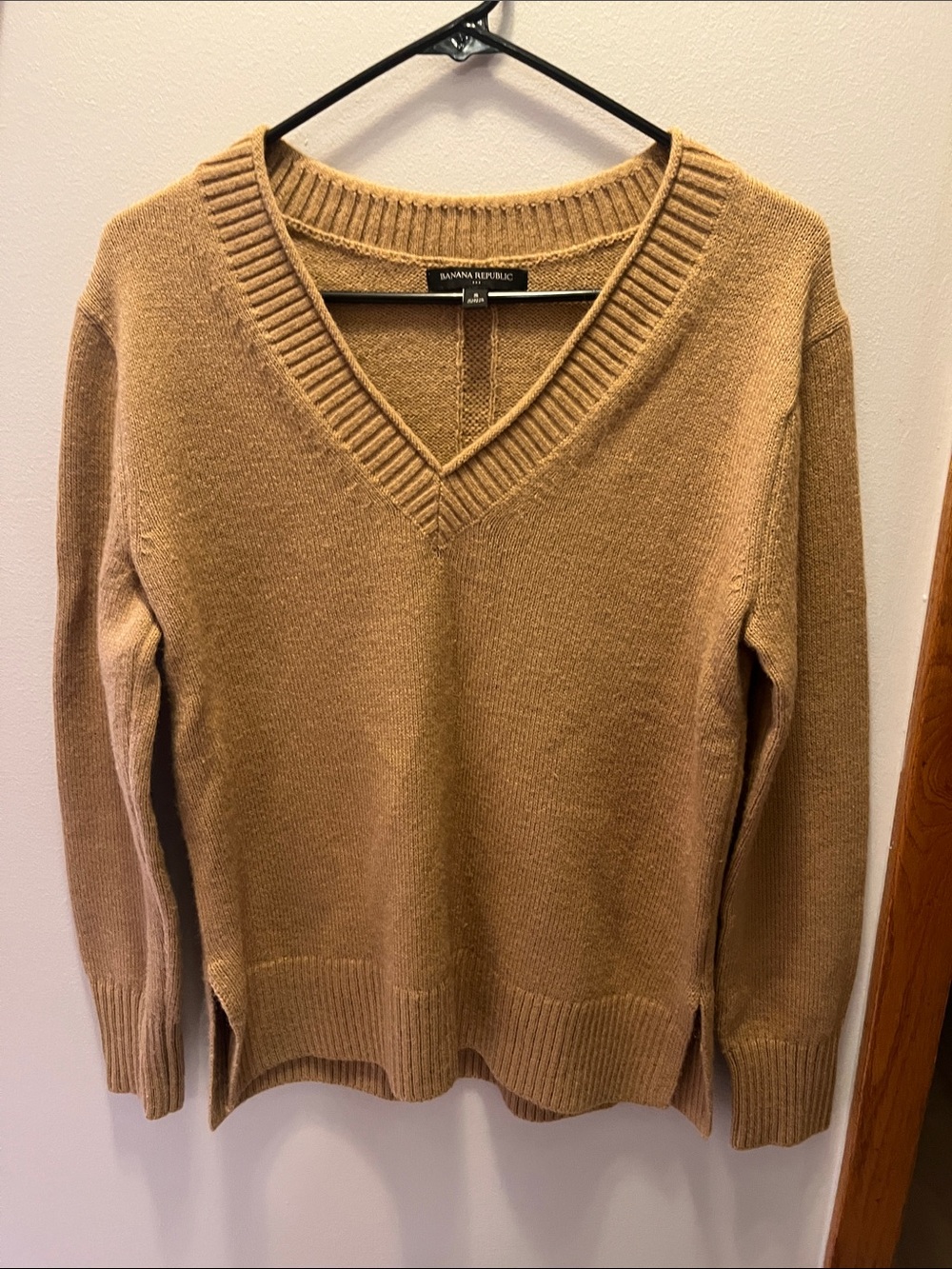 Banana Republic Women’s V-Neck Sweater in Camel/Tan
